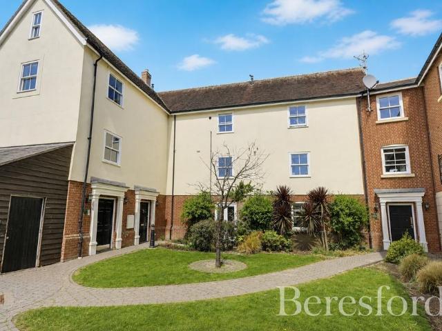 Flat for sale in Navestock Side, Essex