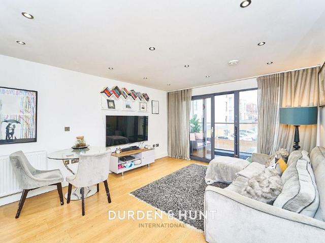 Flat for sale in Epping, Essex