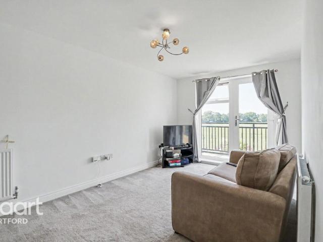 Flat for sale in Crayford, Greater London