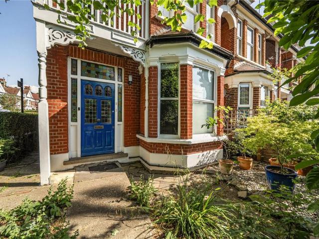 Flat for sale in Hornsey, Greater London