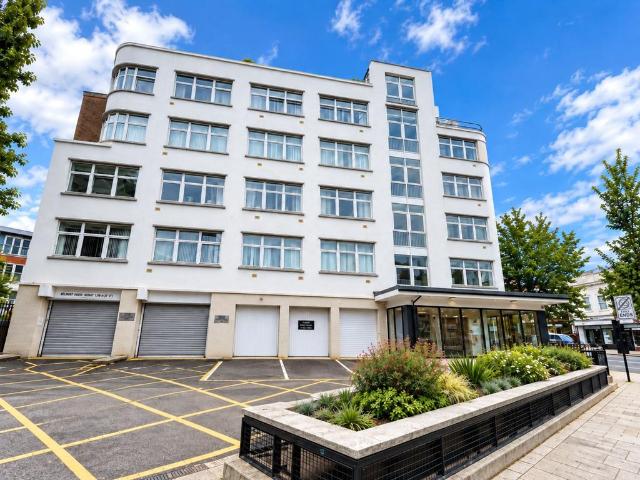 Flat for sale in London Borough of Ealing, Greater London