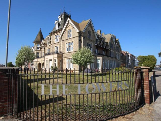 Flat for sale in Holland-on-Sea, Dale Hill