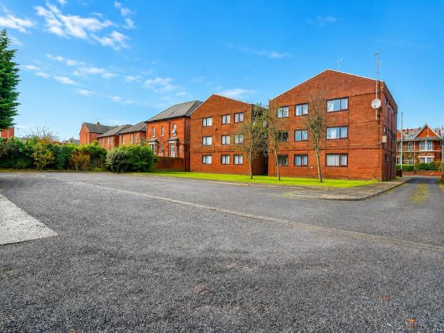 Flat for sale in Meols Cop, Southport