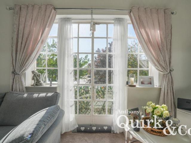 Flat for sale in Winter Gardens, Essex