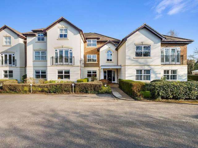 Flat for sale in Red Hill, Surrey