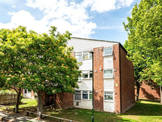Flat for sale in Hampton Wick, Greater London