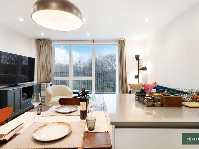 Flat for sale in Kensal Town, Greater London