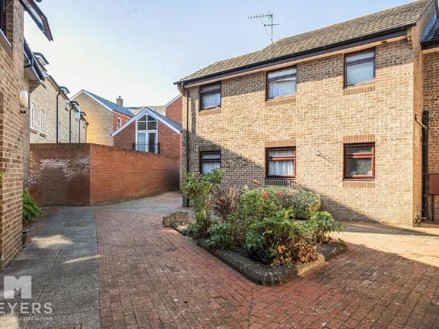 Flat for sale in Fordington