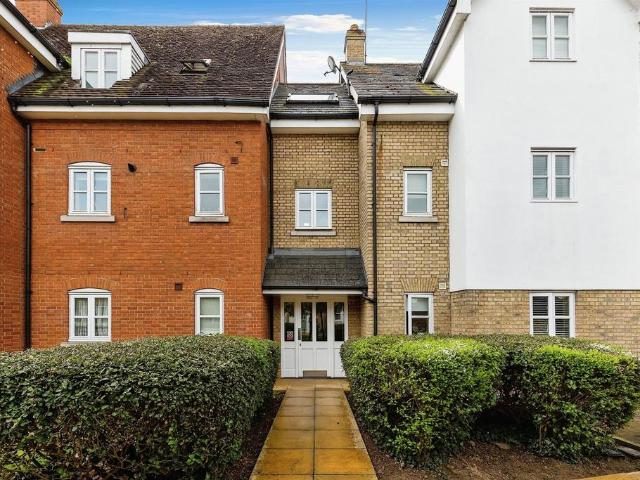Flat for sale in Kings Hill, Colliers End