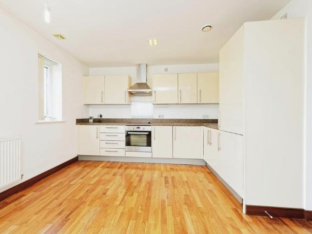 Flat for sale in The Bridge, Kent