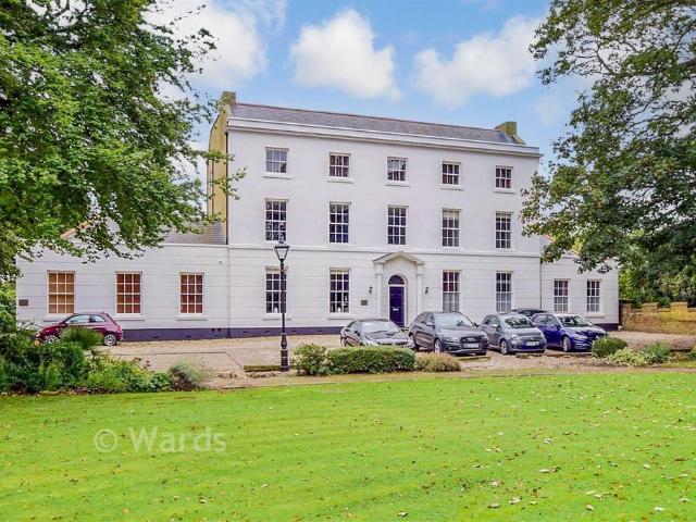 Flat for sale in Acol, Kent