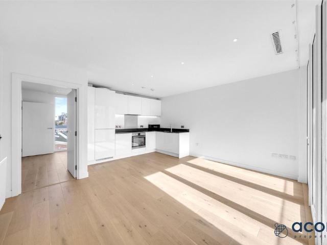 Flat for sale in Kingsbury, Greater London