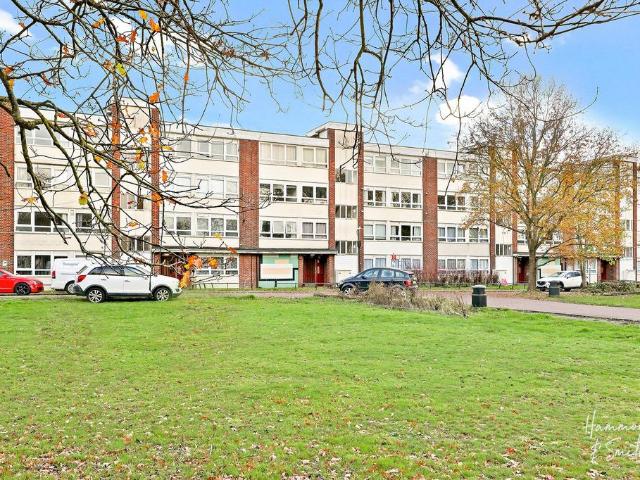 Flat for sale in Coopersale Street, Epping