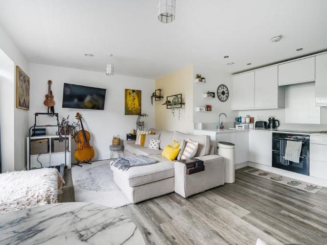 Flat for sale in Daws Hill, Cressex