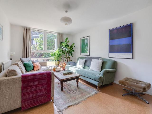 Flat for sale in Peckham, Greater London