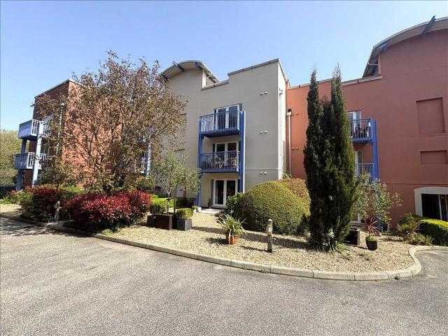 Flat for sale in Penryn, Cornwall