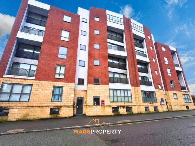 Flat for sale in Islington, Calderstones