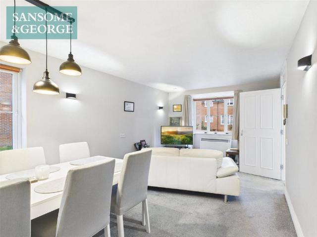 Flat for sale in Mortimer, West Berkshire