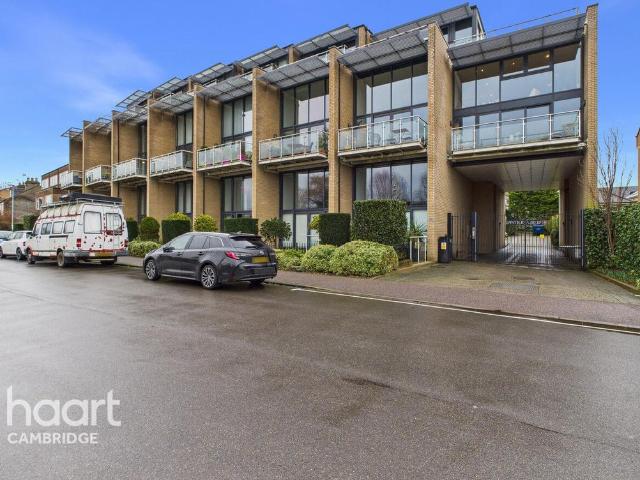 Flat for sale in Chesterton, Arbury