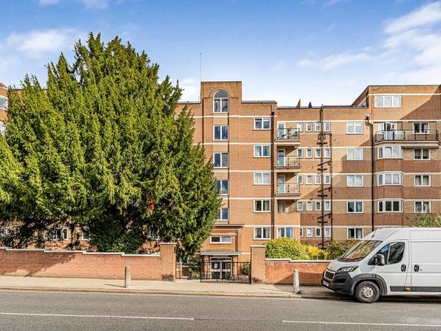 Flat for sale in Putney, Greater London