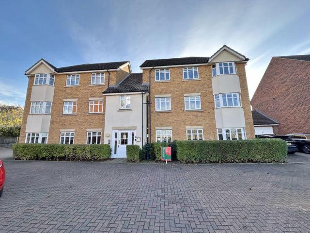 Flat for sale in Orsett, Essex