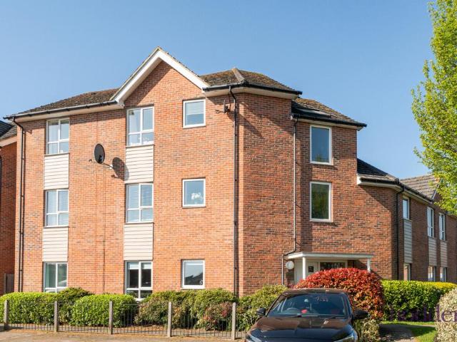 Flat for sale in Row Town, Surrey
