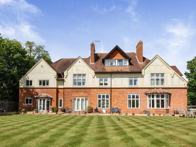 Flat for sale in Wokingham