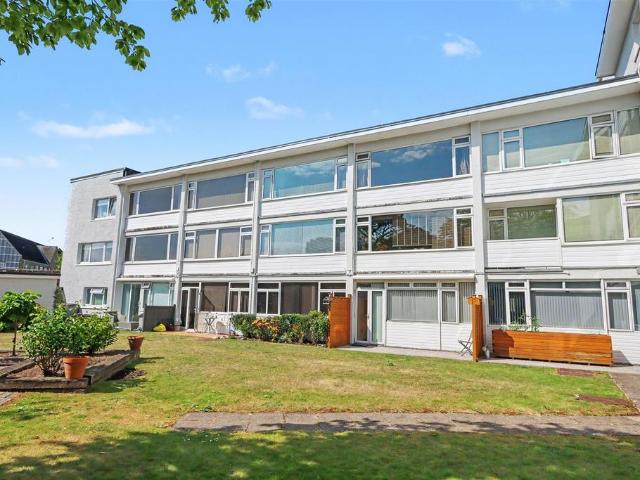 Flat for sale in Hornsey, Greater London