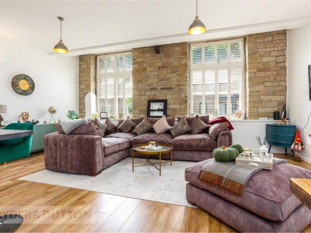 Flat for sale in Saddleworth, Pendock