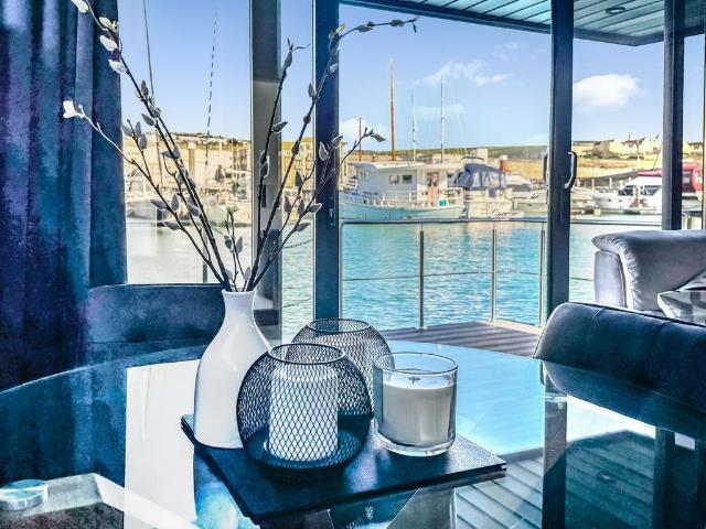 Flat for sale in Roedean