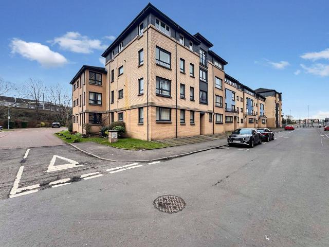 Flat for sale in Partick, Scotland