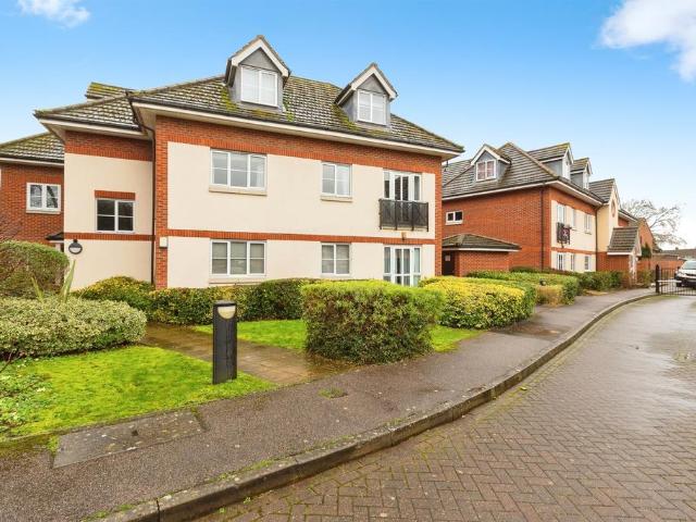 Flat for sale in Victoria Park, Aylesbury