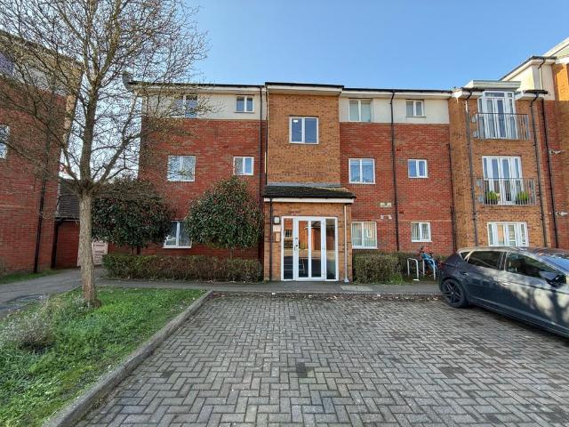 Flat for sale in Dunstable, Bedfordshire