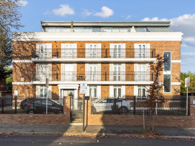 Flat for sale in London Borough of Hounslow, Spring Grove