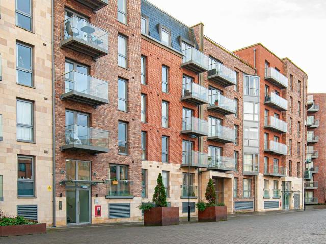 Flat for sale in Layerthorpe, York