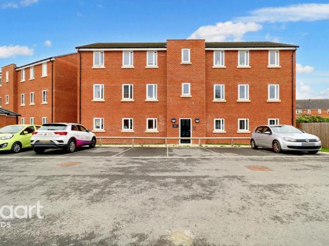 Flat for sale in West Yorkshire