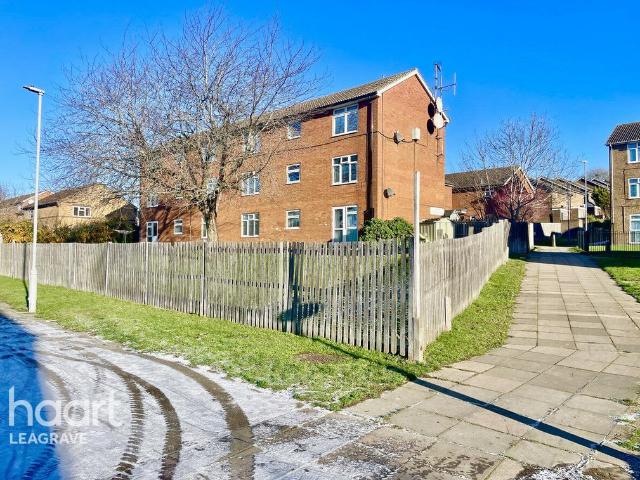 Flat for sale in Marsh Farm, Luton