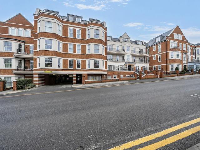 Flat for sale in Sevenoaks, The Butts