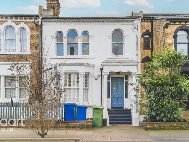 Flat for sale in Peckham, Greater London