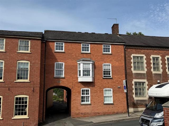 Flat for sale in Ludlow, Shropshire