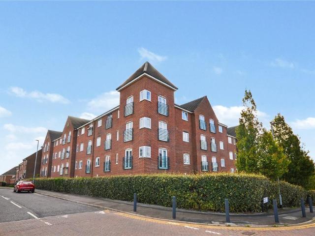 Flat for sale in Thorpe, West Yorkshire