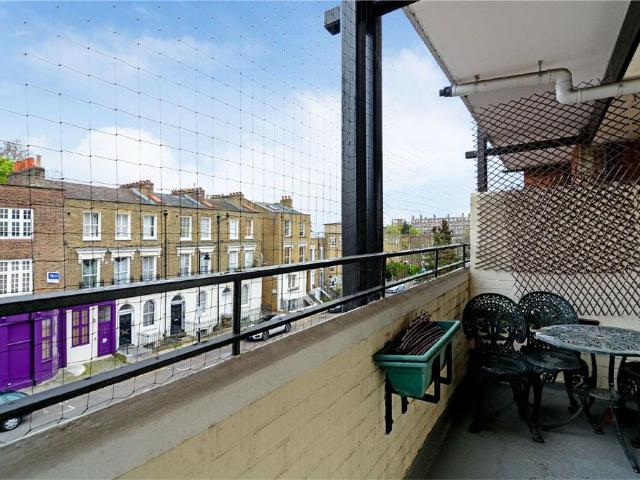 Flat for sale in Islington, Greater London