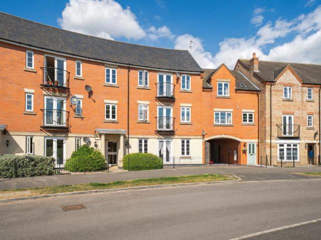 Flat for sale in Glebe Park, Brayford