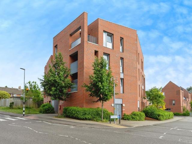 Flat for sale in Hertford, Colliers End