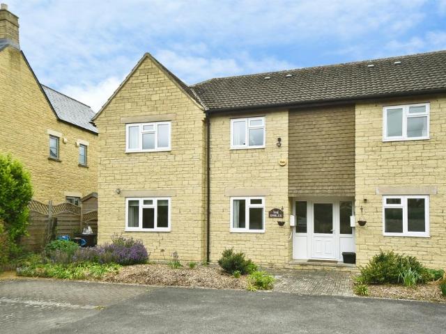 Flat for sale in Lechlade, Fossebridge