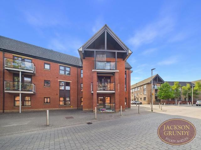 Flat for sale in Northampton, Northamptonshire