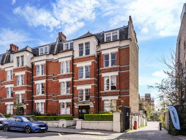 Flat for sale in West Hampstead, Greater London