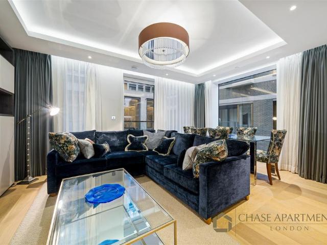 Flat for sale in St Clement Danes, Greater London