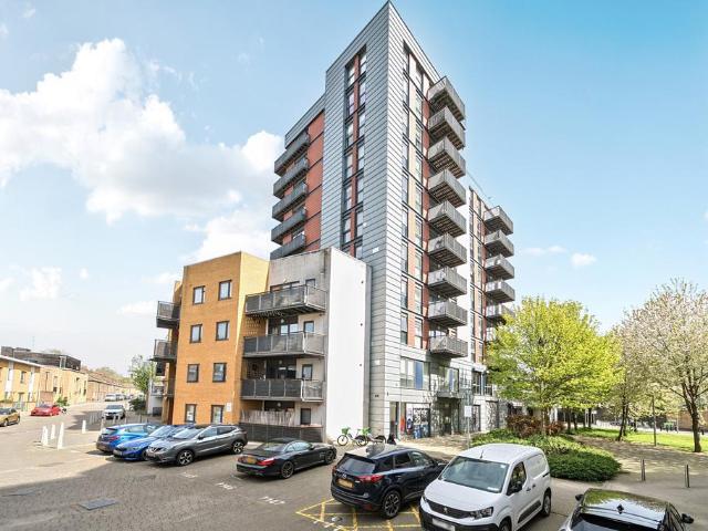 Flat for sale in Greenwich Town Centre, Greater London