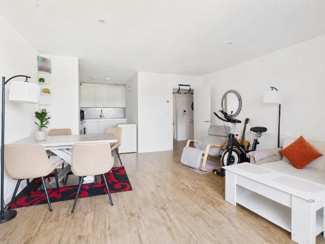 Flat for sale in Lower Halliford, Surrey
